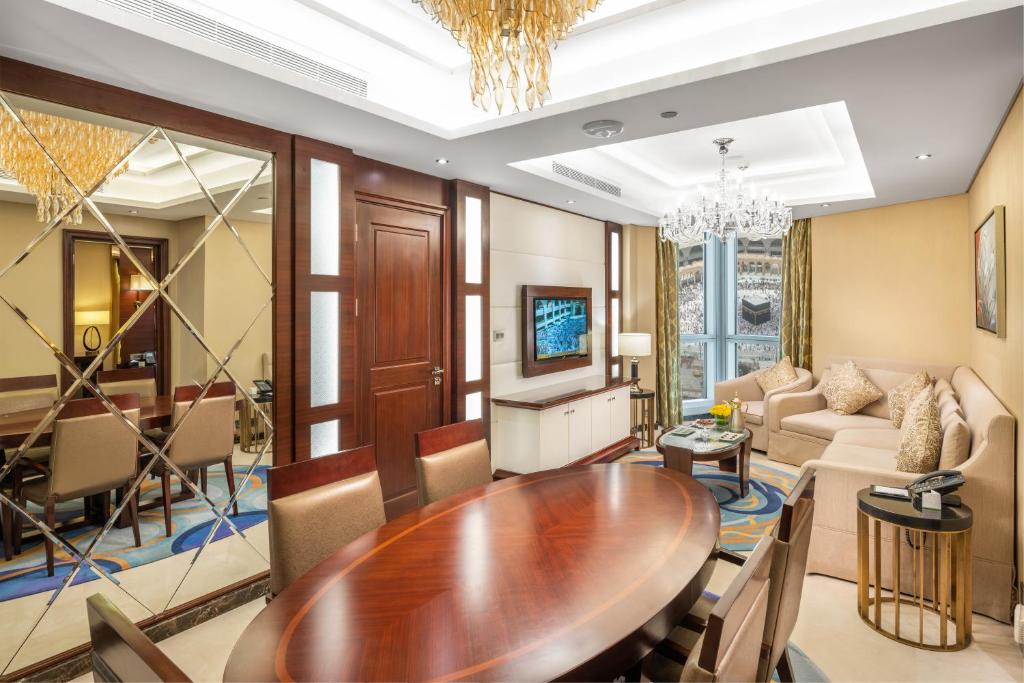 Posezení v ubytování Al Marwa Rayhaan by Rotana - Makkah