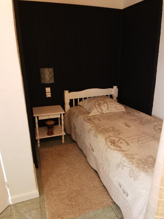 Postel nebo postele na pokoji v ubytování Les GREVILLEAS