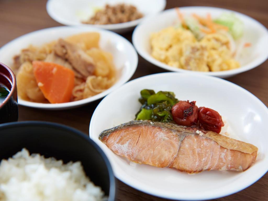 ホテルの敷地内または近くでの食事または食べ物