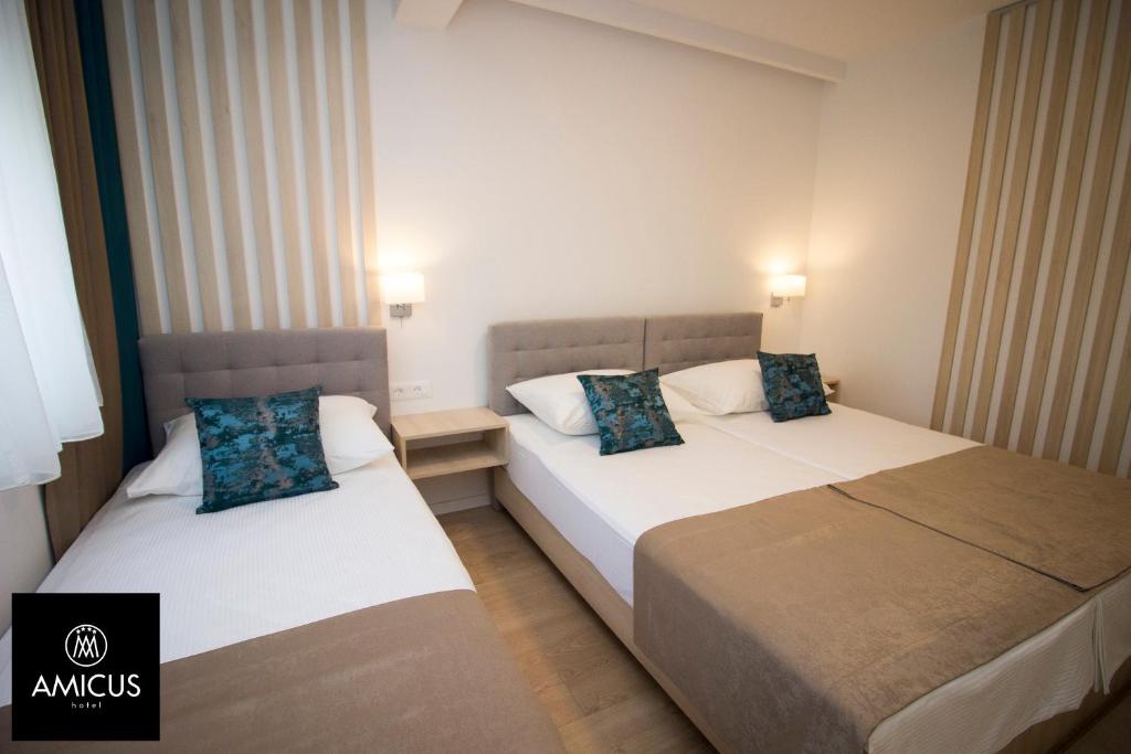 Postel nebo postele na pokoji v ubytování Hotel Amicus