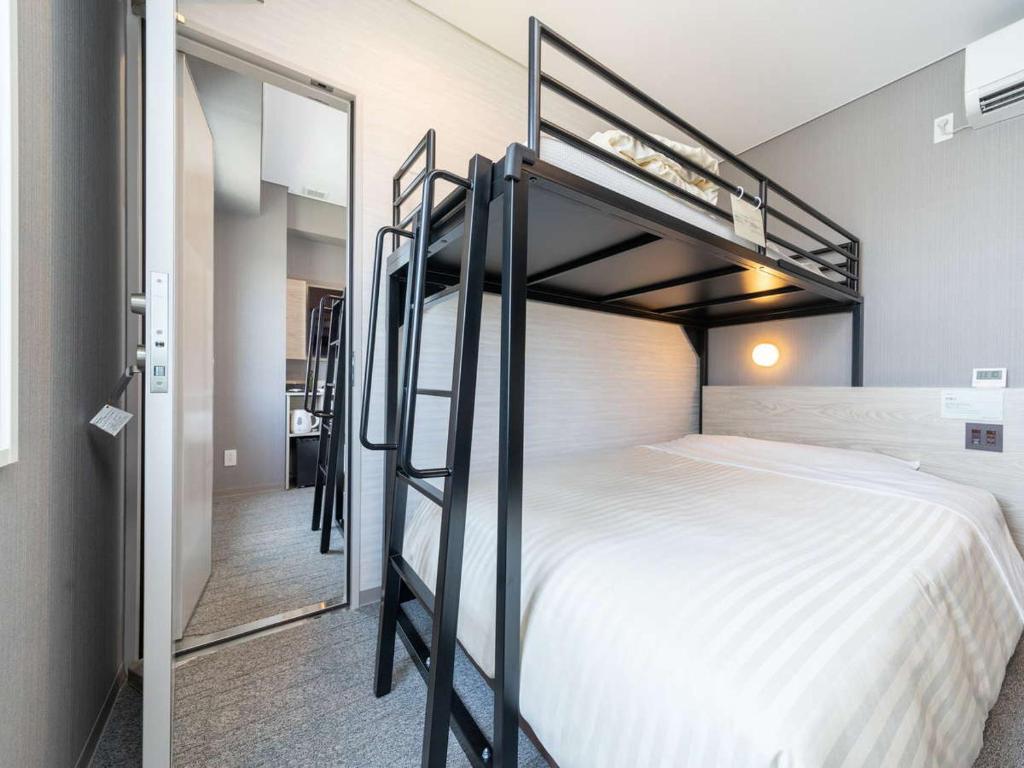 Postel nebo postele na pokoji v ubytování Super Hotel Tokyo Akabane Eki Minamiguchi
