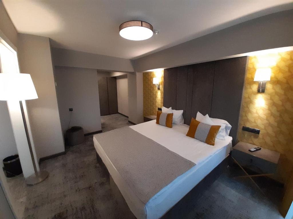 Postel nebo postele na pokoji v ubytování Hotel Univers