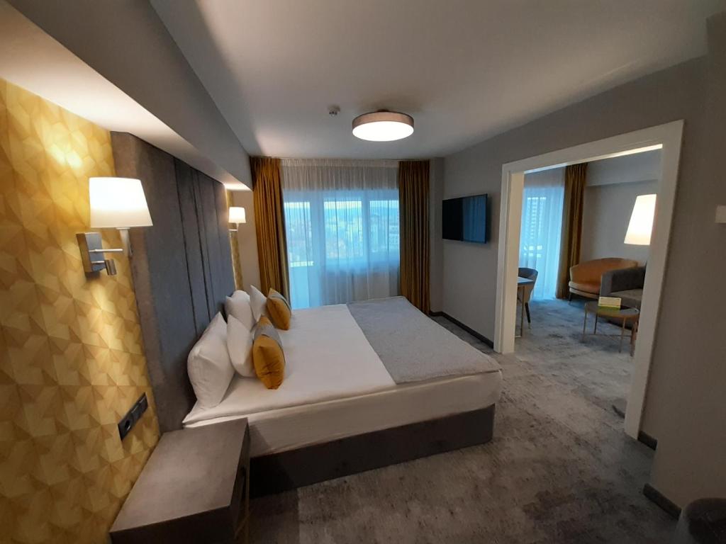 Postel nebo postele na pokoji v ubytování Hotel Univers