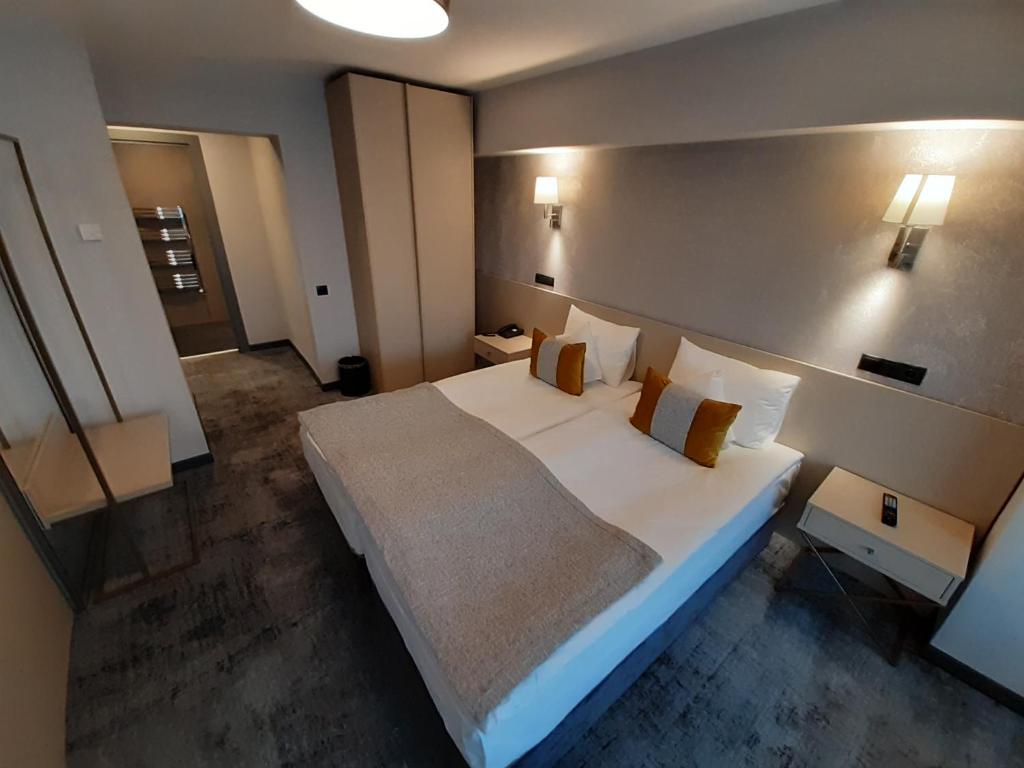 Postel nebo postele na pokoji v ubytování Hotel Univers