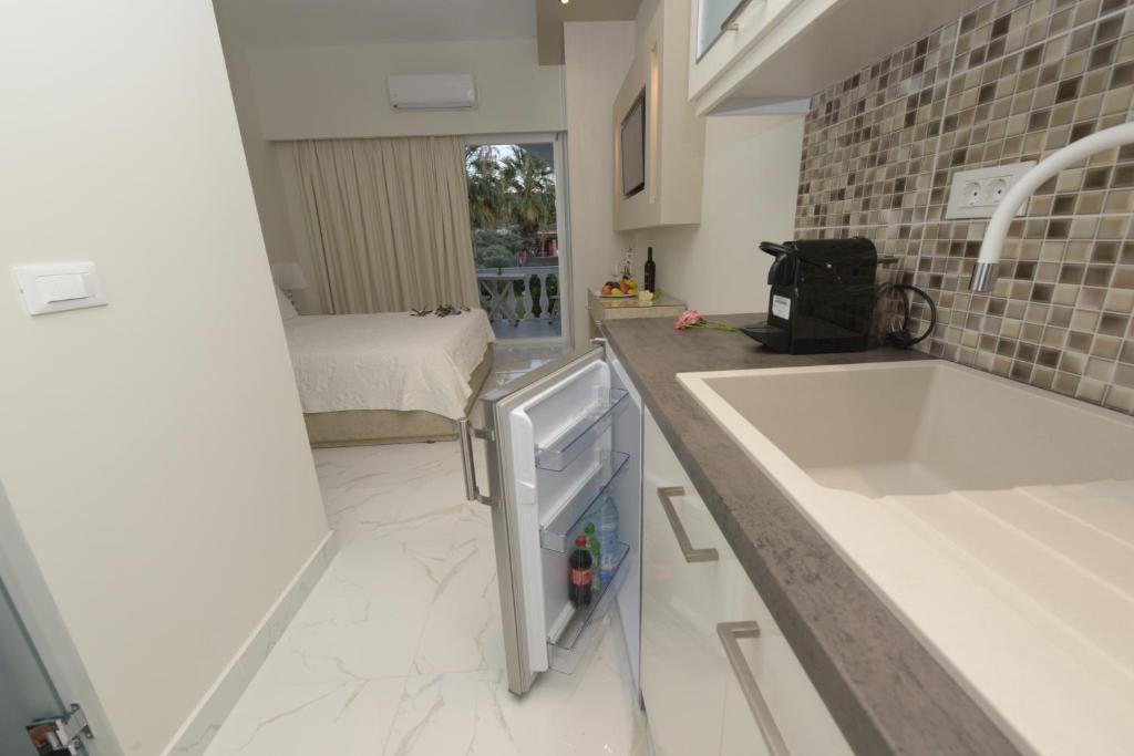 Zdjęcie z galerii obiektu Stefanos Resort w mieście Mesongi