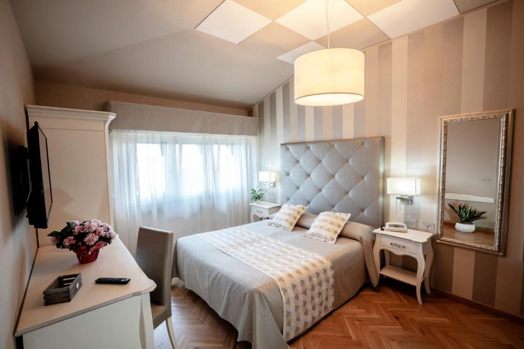 Postel nebo postele na pokoji v ubytování Hotel Bellevue