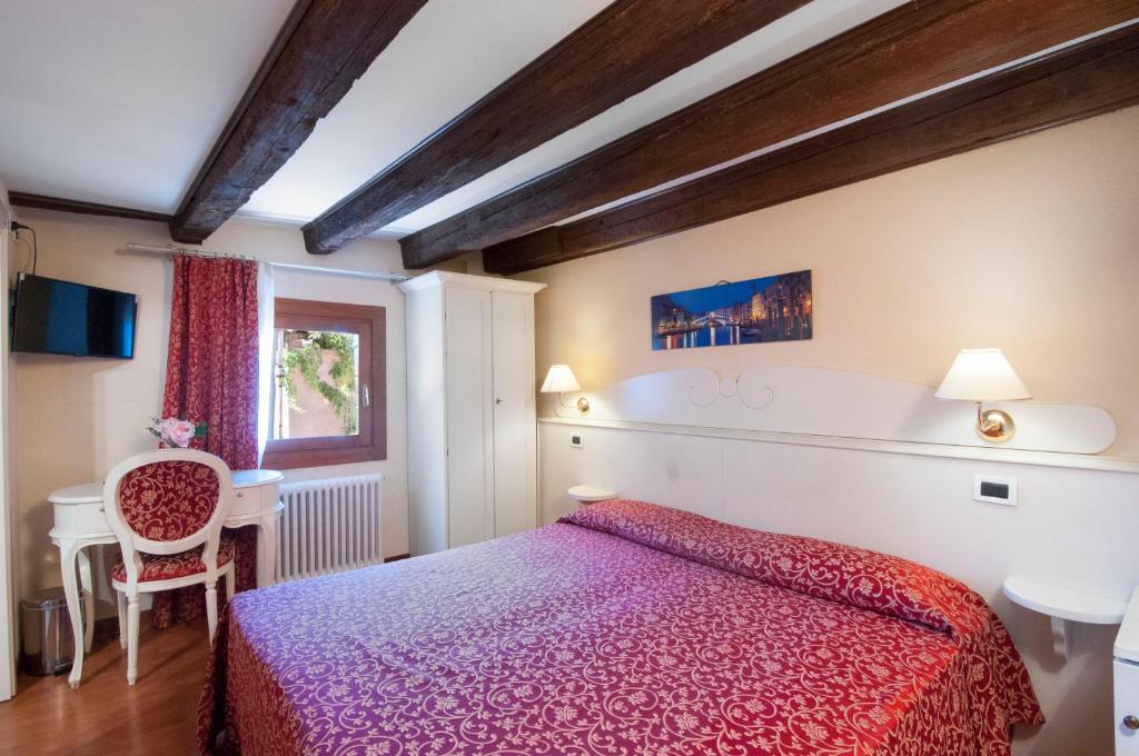 Postel nebo postele na pokoji v ubytování Venice Resorts Guest House