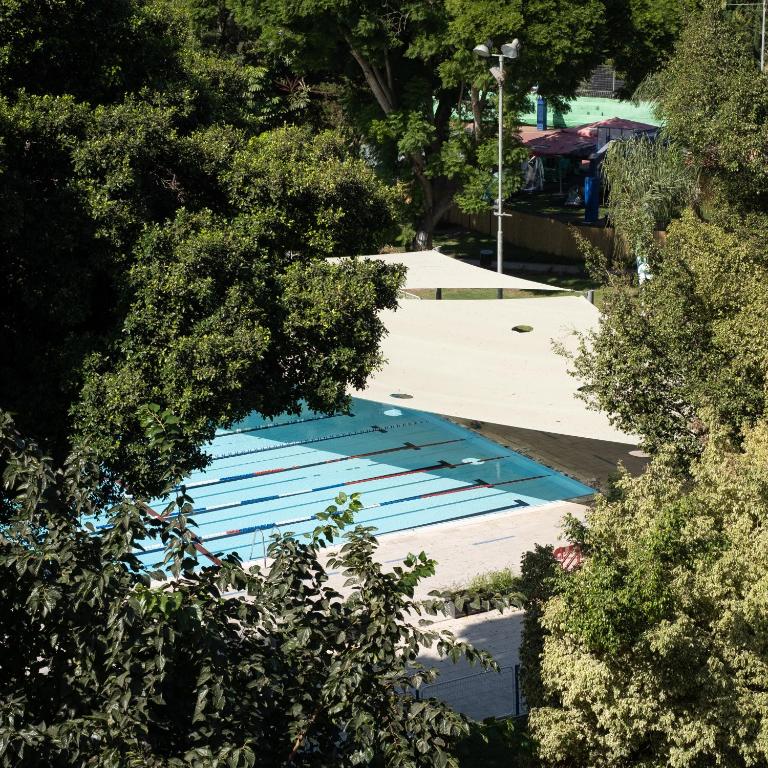 Bazén v ubytování Kfar Maccabiah Business & Sport Hotel nebo v jeho okolí