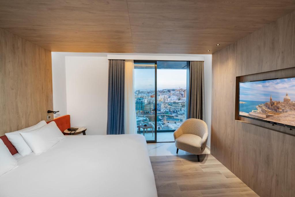 Postel nebo postele na pokoji v ubytování Mercure St. Julian's Malta