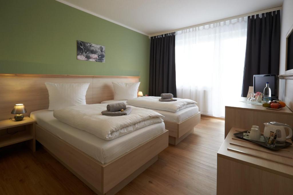 Letto o letti in una camera di Hotel Weimarer Berg