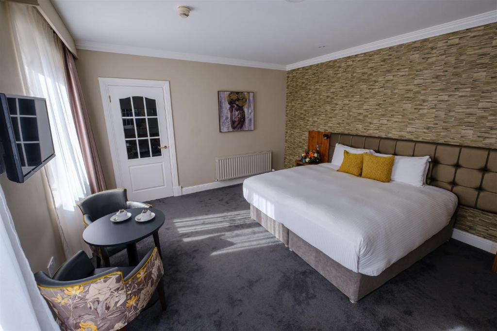Postel nebo postele na pokoji v ubytování Talbot Hotel Midleton