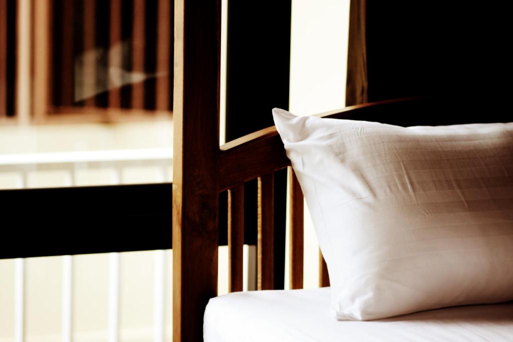 Feung Nakorn Balcony Rooms and Cafe - Resim 45