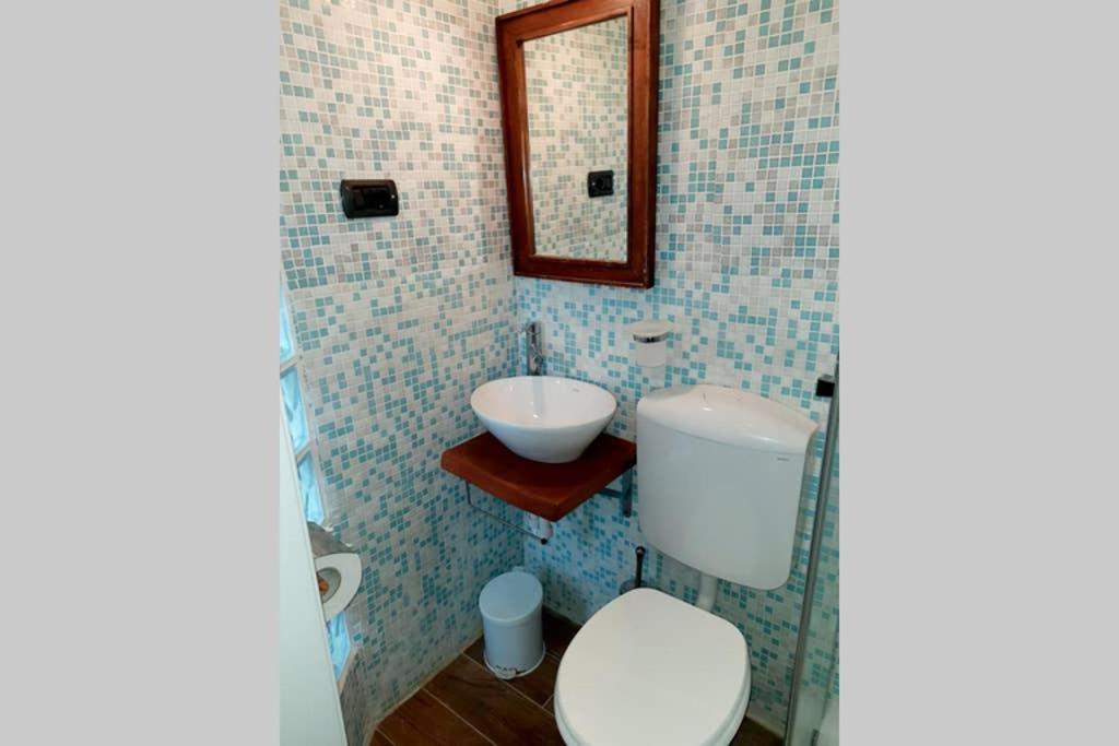 A bathroom at The Ivy House in the Castle