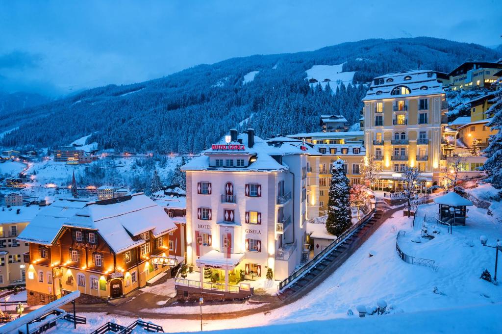 Nespecifikovaný výhled na hory nebo výhled na hory při pohledu z hotelu