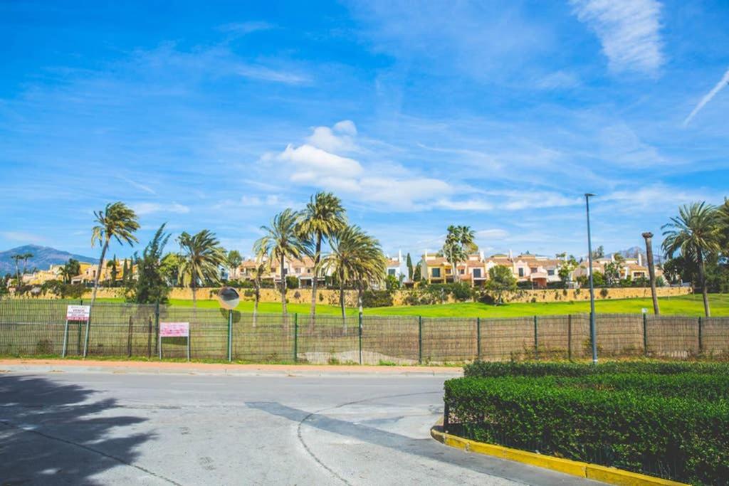 Fotografia z galérie ubytovania Espacioso apartamento en Guadalmina - Marbella v Marbelli