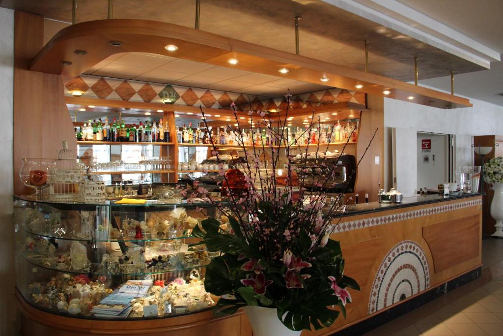 Nápoje v ubytování Demy Hotel