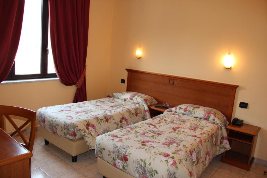 Postel nebo postele na pokoji v ubytování Demy Hotel
