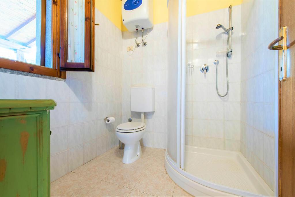 A bathroom at Hostly - Country House Donoratico - ONLY FOR FAMILIES