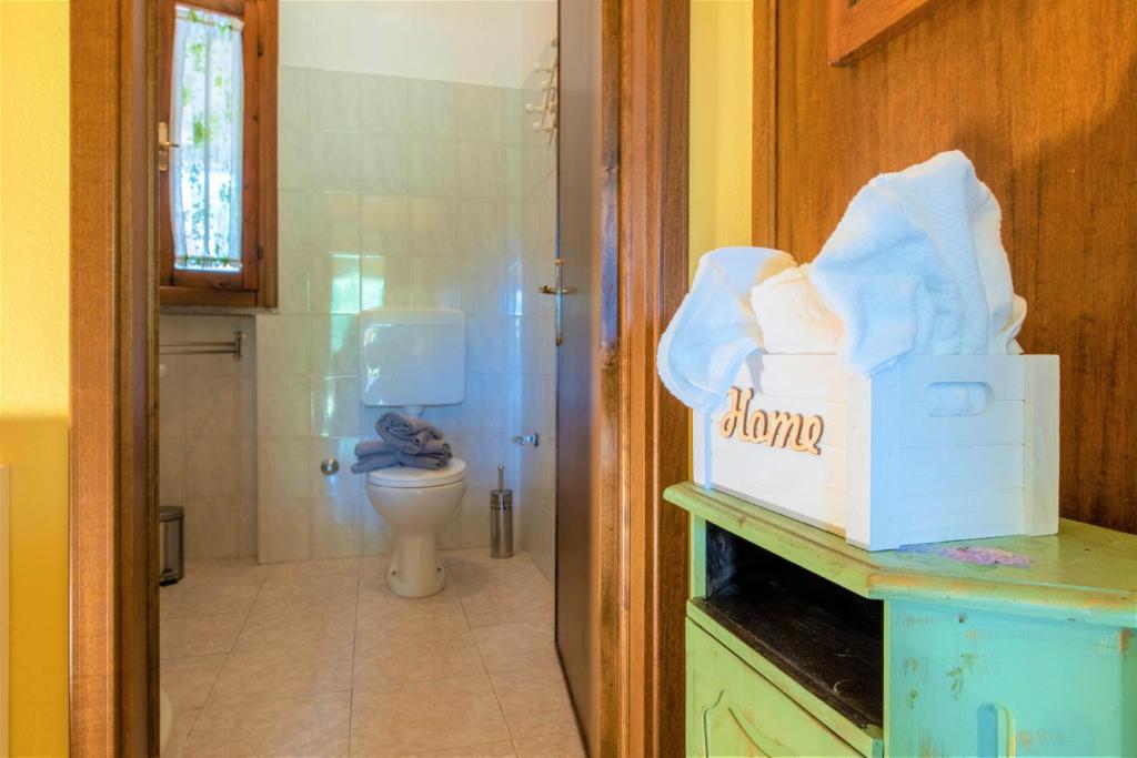 A bathroom at Hostly - Country House Donoratico - ONLY FOR FAMILIES