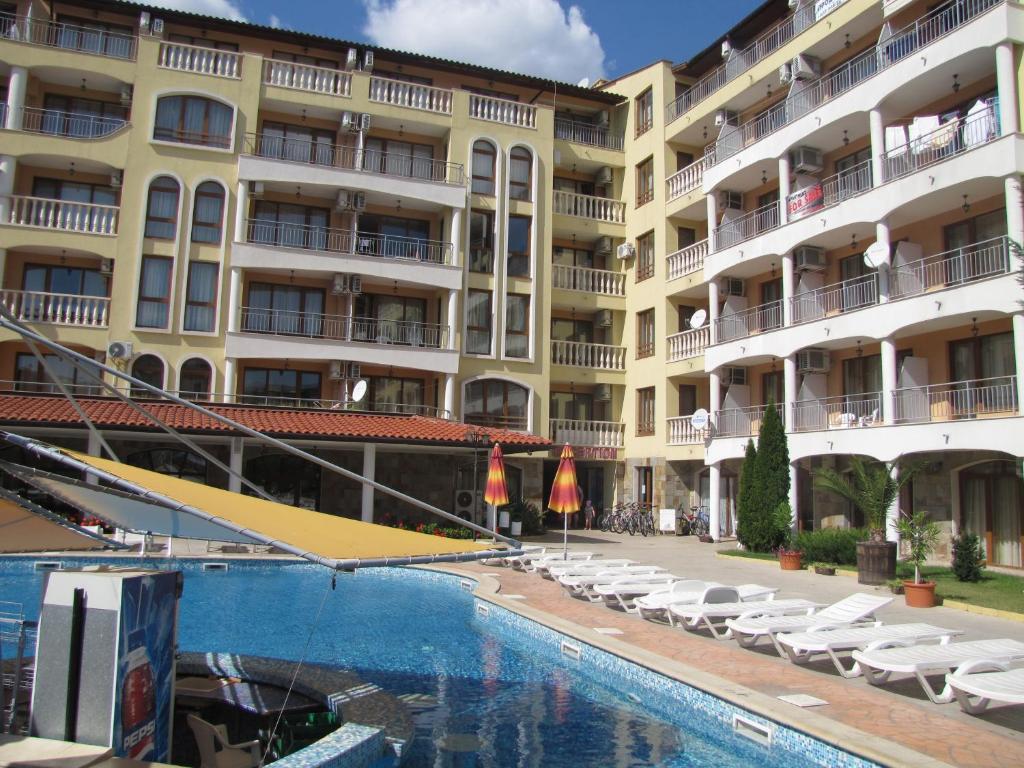Bazén v ubytování SB Rentals Apartments in Royal Dreams Complex nebo v jeho okolí