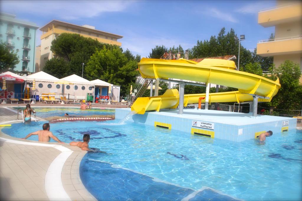 Bazén v ubytování Hotel Vanni nebo v jeho okolí