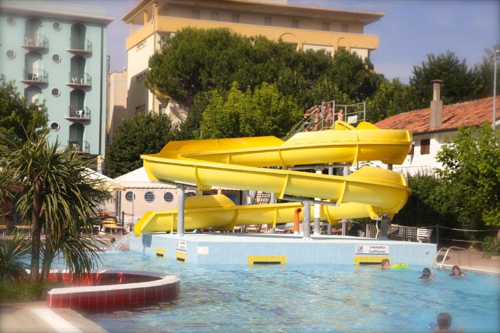 Bazén v ubytování Hotel Vanni nebo v jeho okolí