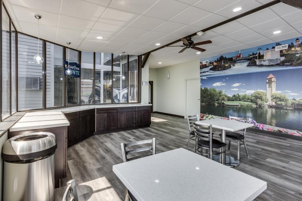 Fotografie z fotogalerie ubytování Days Inn & Suites by Wyndham Spokane v destinaci Spokane