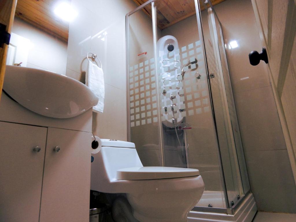 Un baño de Hostal Plaza Maule