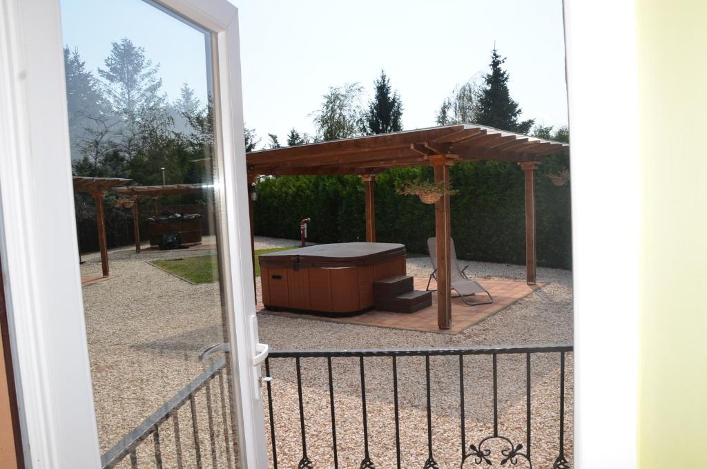 Garden Vendégház Makó - Chambre Reine Avec Balcon