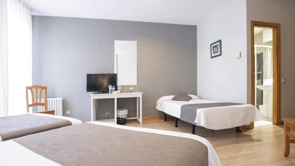 Postel nebo postele na pokoji v ubytování Hotel Isabel de Segura