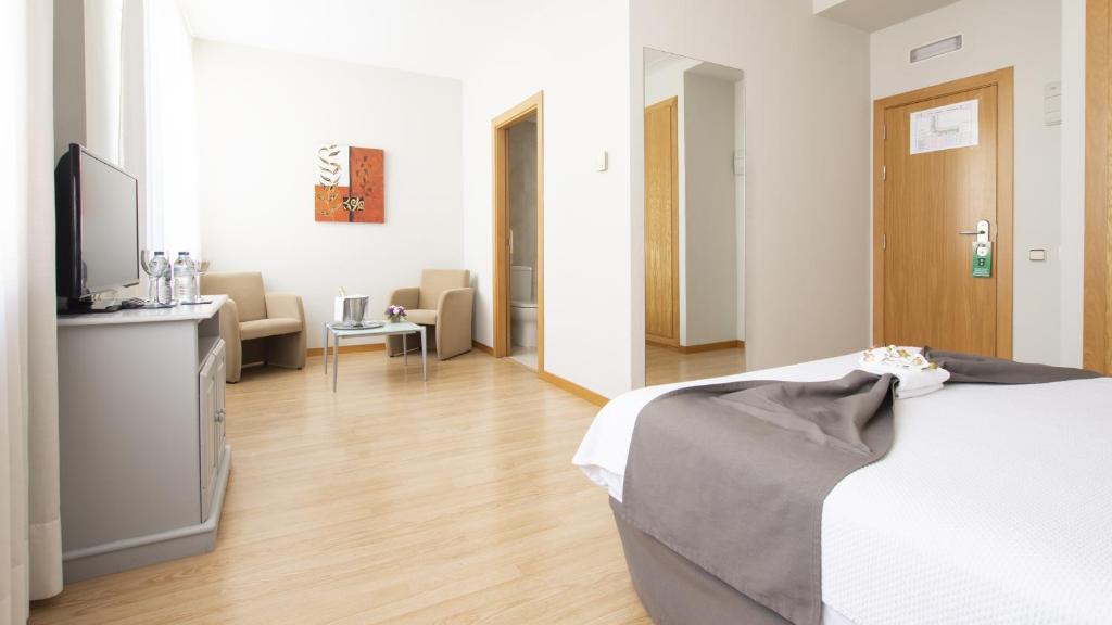 Postel nebo postele na pokoji v ubytování Hotel Isabel de Segura