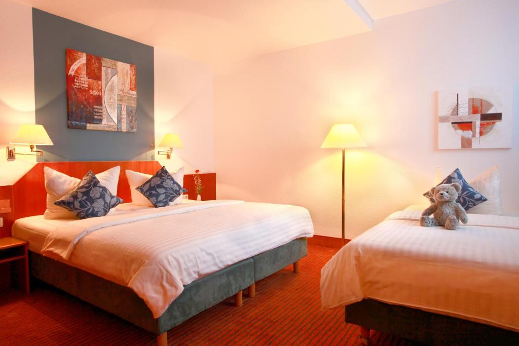 Kleefelder Hof - Triple Room With Private Bathroom