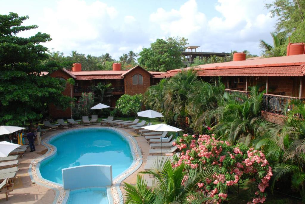 Bazén v ubytování Sea Breeze Beach Resort Candolim, Goa nebo v jeho okolí