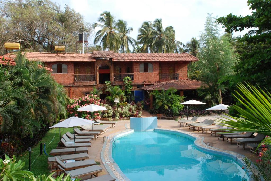 Bazén v ubytování Sea Breeze Beach Resort Candolim, Goa nebo v jeho okolí