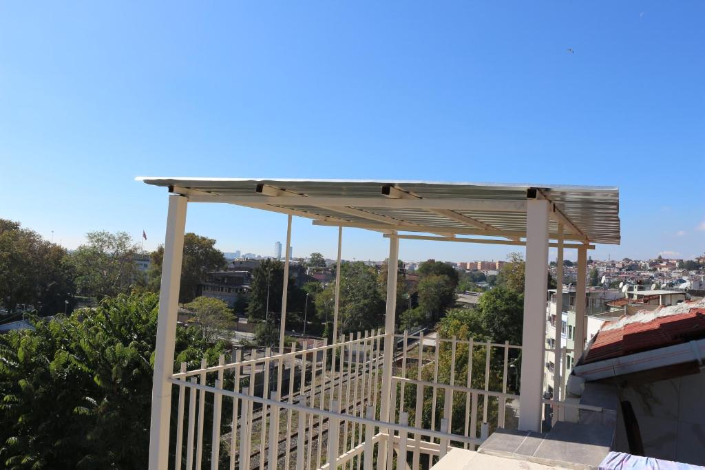 Balkón nebo terasa v ubytování HOTEL ÜMİT YENİKAPI
