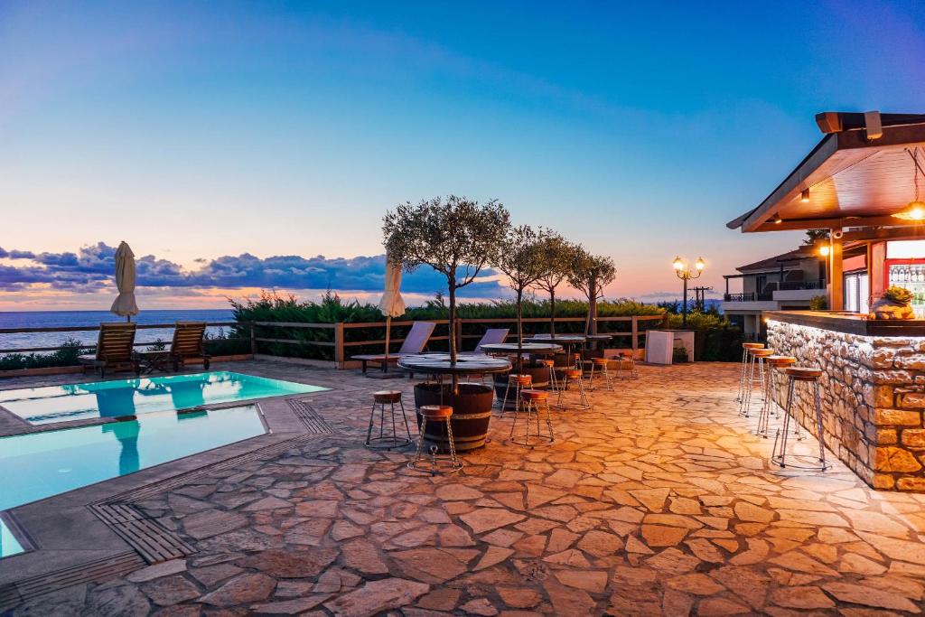 Bazén v ubytování Natura Club Hotel & Spa - Adults Only nebo v jeho okolí