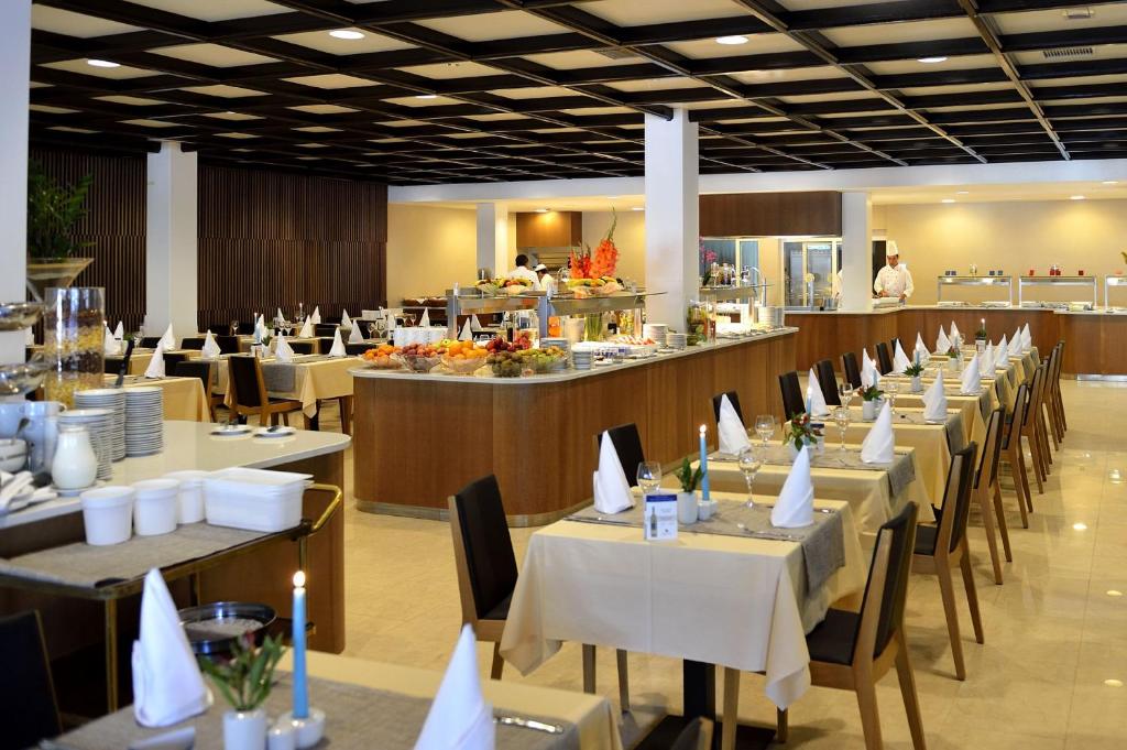 Restauracja lub miejsce do jedzenia w obiekcie Villa Galijot Plava Laguna