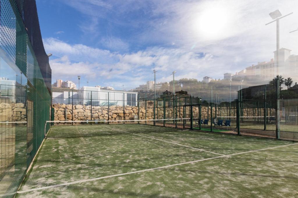 Tenis alebo squash v ubytovaní Casa la Rosaleda alebo jeho okolí