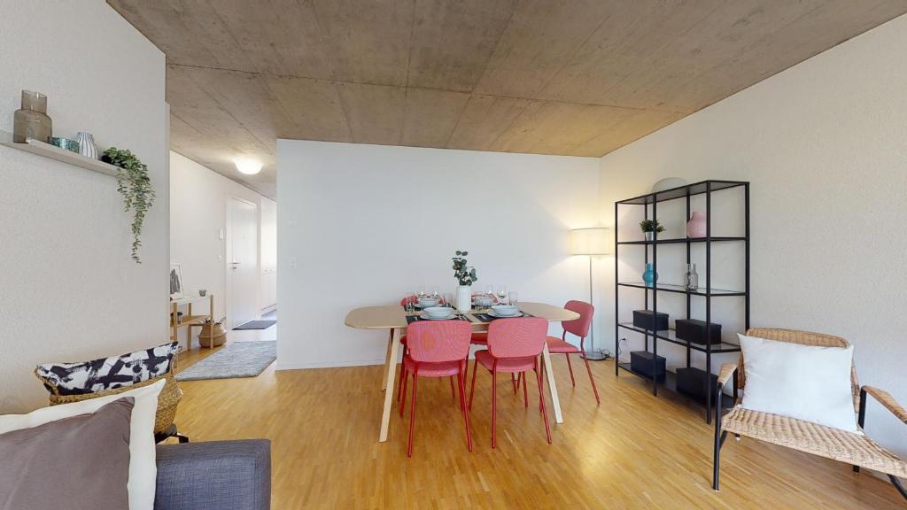 Posezení v ubytování Bright and luminous 2-bedroom-flat in downtown