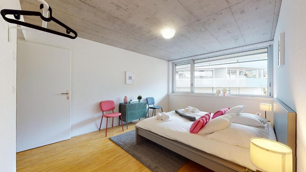 Postel nebo postele na pokoji v ubytování Bright and luminous 2-bedroom-flat in downtown