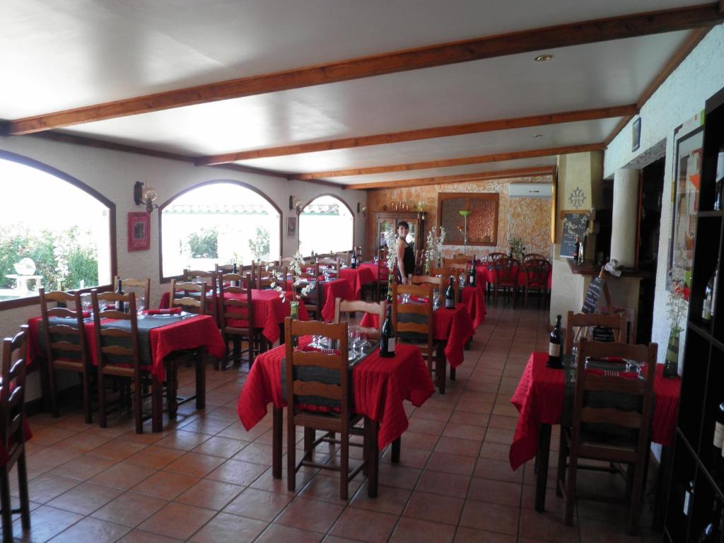 Restaurace v ubytování Logis Hôtel LE PRESSOIR