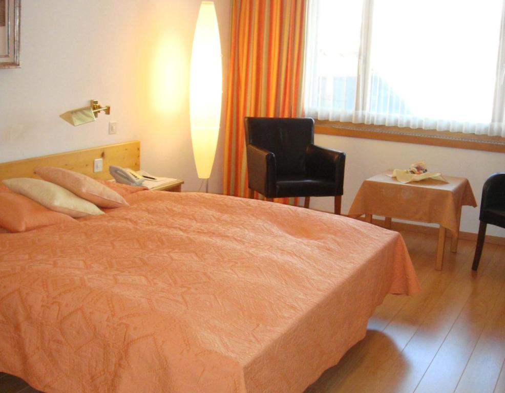 Letto o letti in una camera di Hotel Pöstli