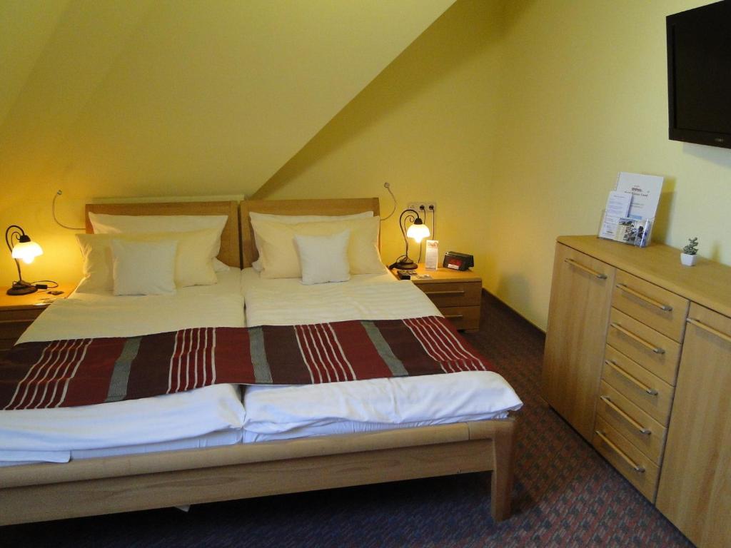 Postel nebo postele na pokoji v ubytování Hotel Rhöner Land Garni - Bed & Breakfast