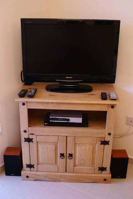 Beautiful quiet well-furnished Apartment B201 with large terrace, Wi-Fi & SAT TV