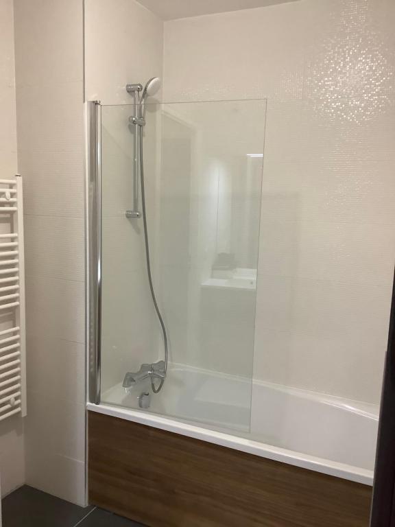 3 p 60 M2 Lesapparts Paris-Clichy terrasse équipée et wifi gratuit - Superior Apartment