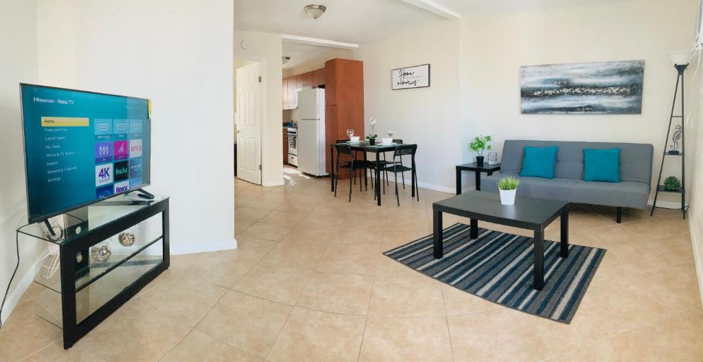 Hollywood Beach Apartments - Walk to the Beach - Wohnung