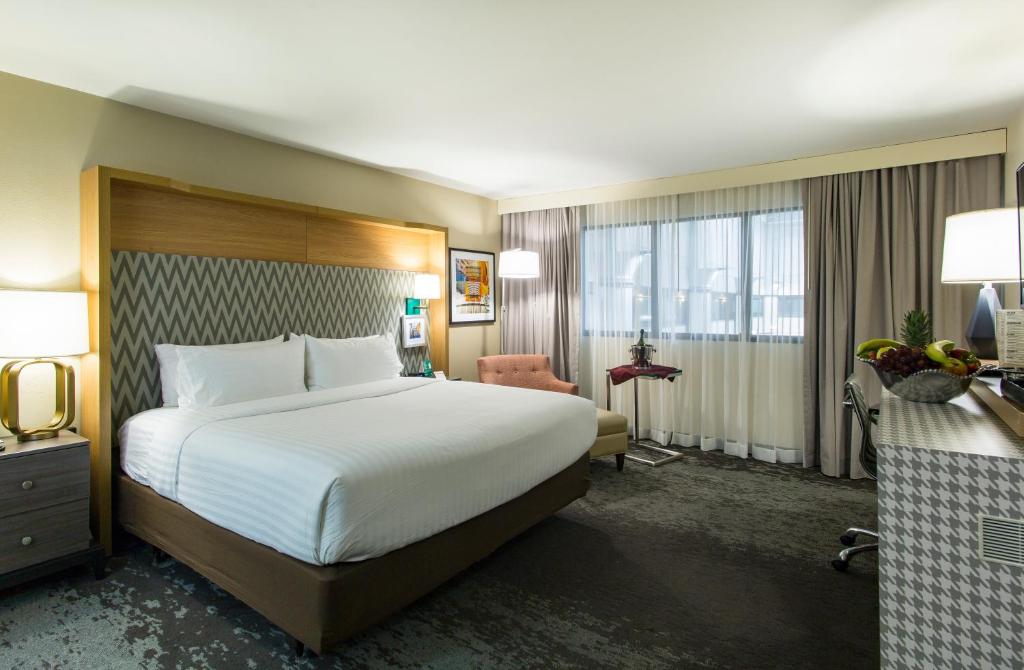 Holiday Inn Chicago North Shore by IHG photo