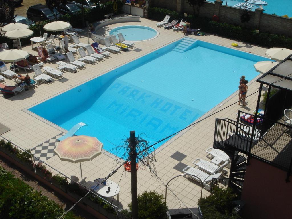 Bazén v ubytování Park Hotel Miriam nebo v jeho okolí