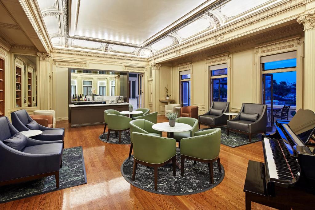 Glorietta Bay Inn - 