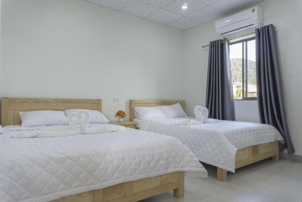 Postel nebo postele na pokoji v ubytování Chamisland Hanhly homestay